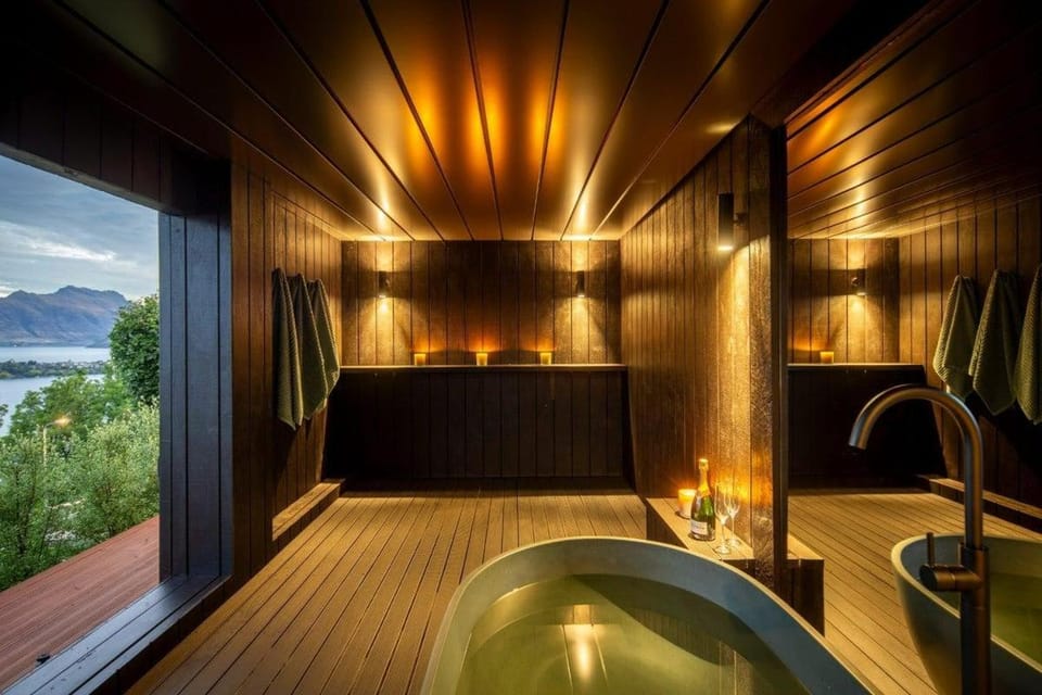 Korimako - A Luxe Sunrise Lane Gorgeous Retreat House in Queenstown