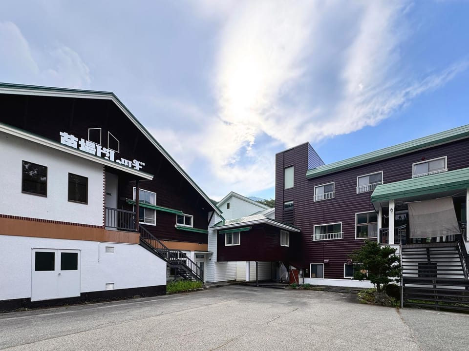 Property building, Day