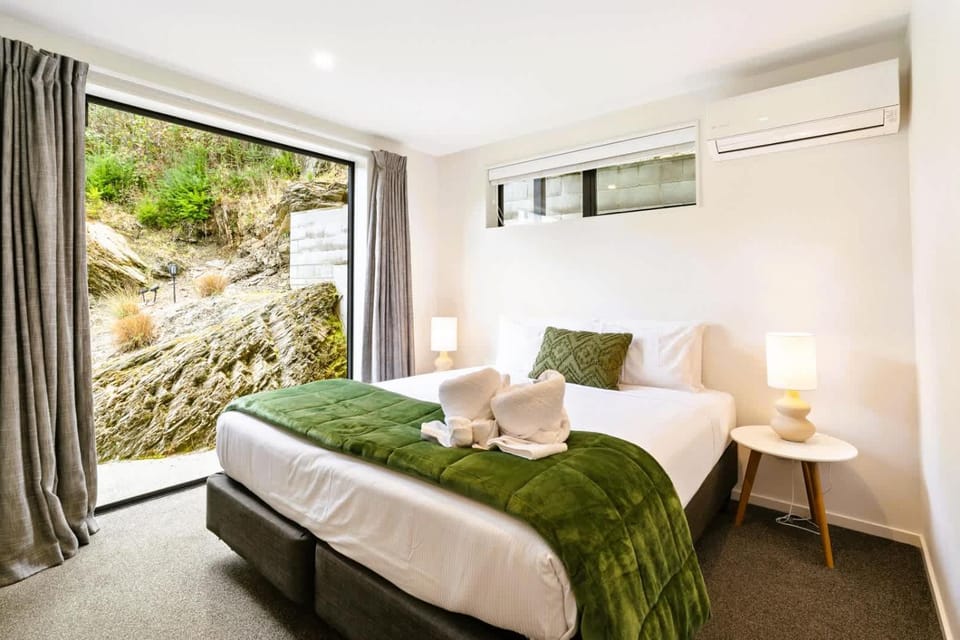 Grand Alpine Villa - 3 bedrooms House in Queenstown