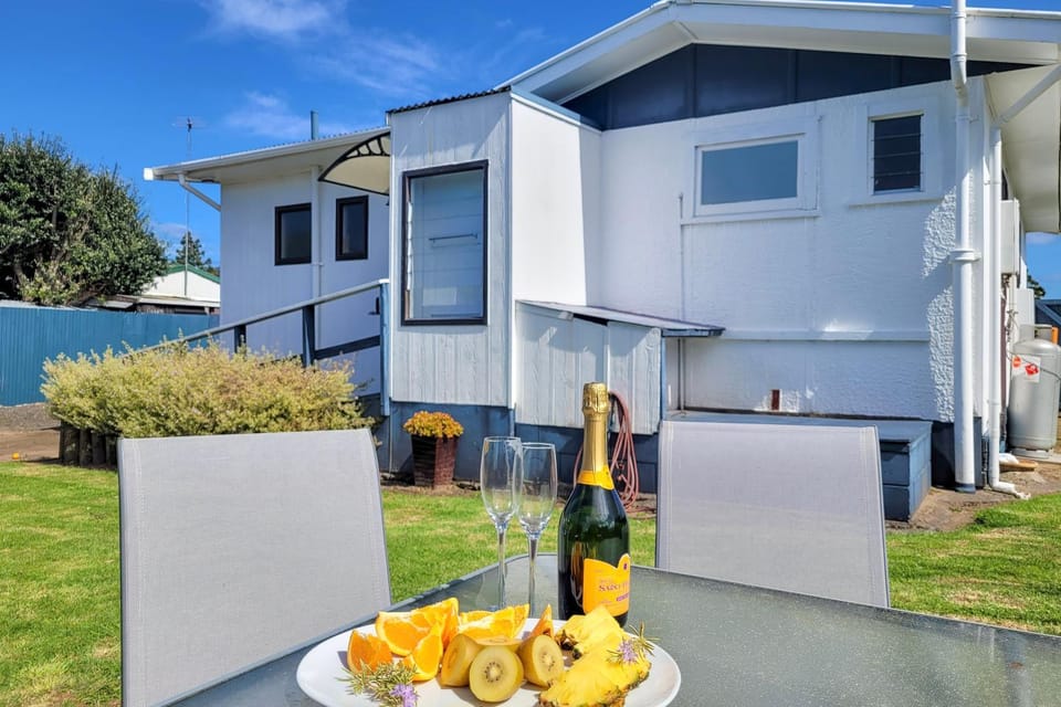 Property building, Garden, Dining area