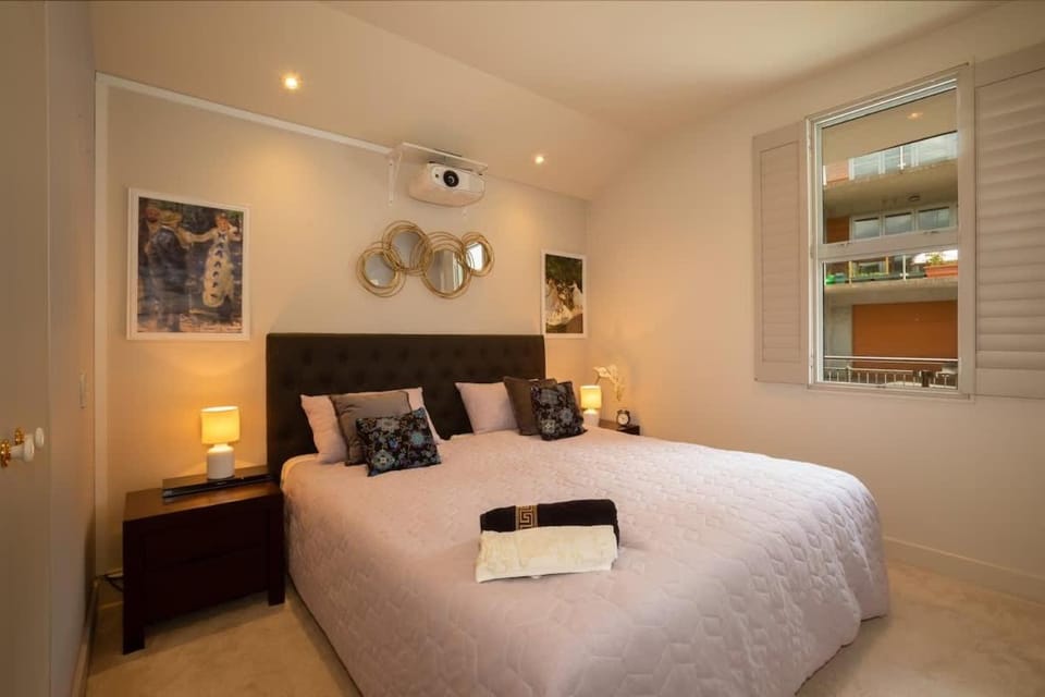 Lakefront Mountain Views Stylish unit Apartment in Queenstown