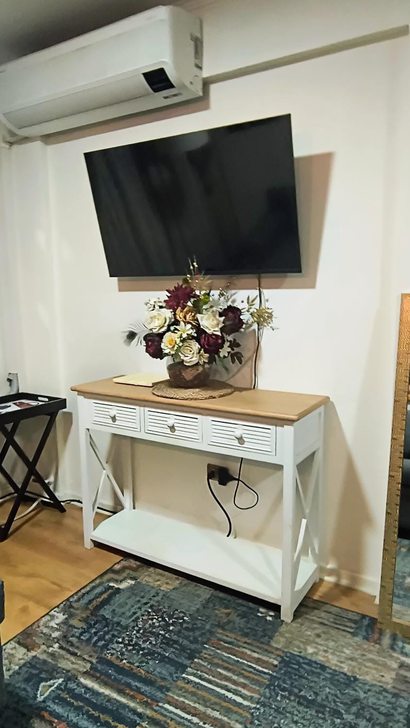 Communal lounge/ TV room, TV and multimedia, air conditioner