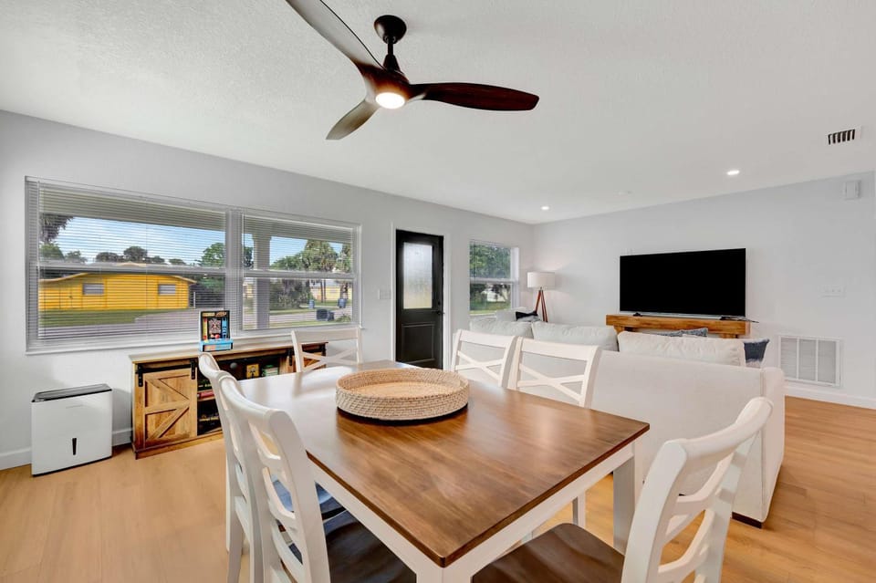 Oyster House Waterfront 3b2b Kayaks BBQ Games House in Hernando Beach