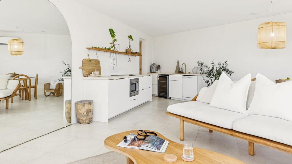 Kitchen or kitchenette, Seating area, dishwasher