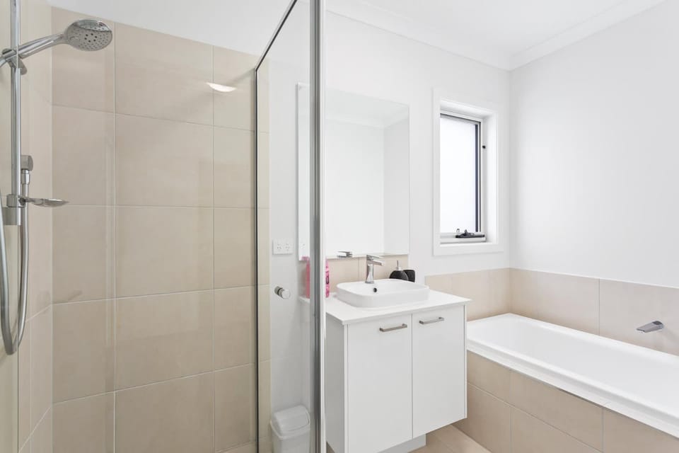Modern Family Home sleeps 8 House in Cowes