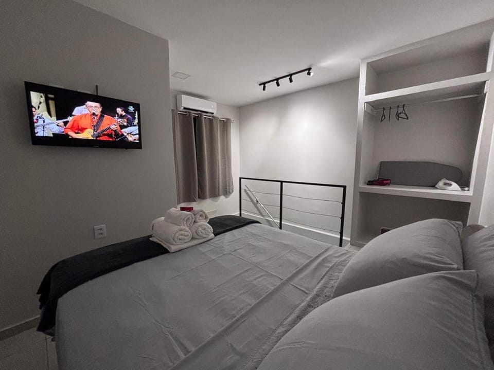 Bed, TV and multimedia, Photo of the whole room, Bedroom, locker, towels