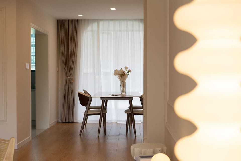 Living room, Seating area, Dining area