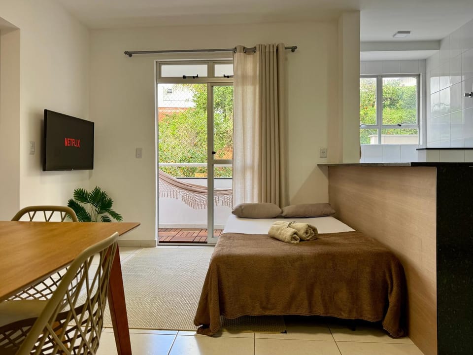 Bed, TV and multimedia, Living room, towels