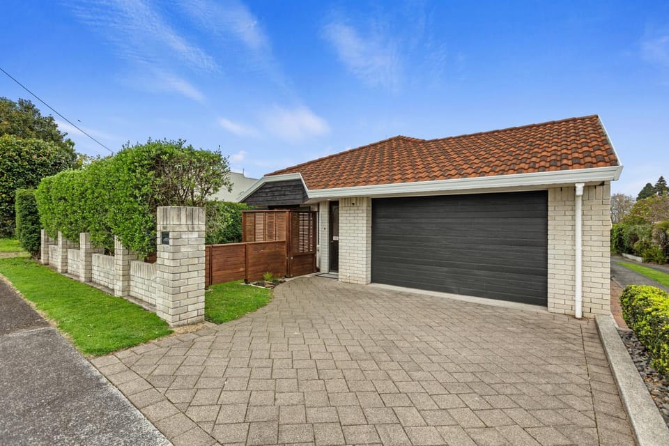 Property building, Day, Garden, Garden view