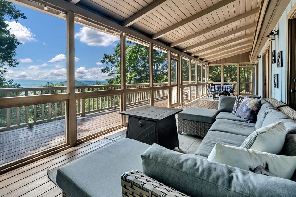 Patio, Mountain view
