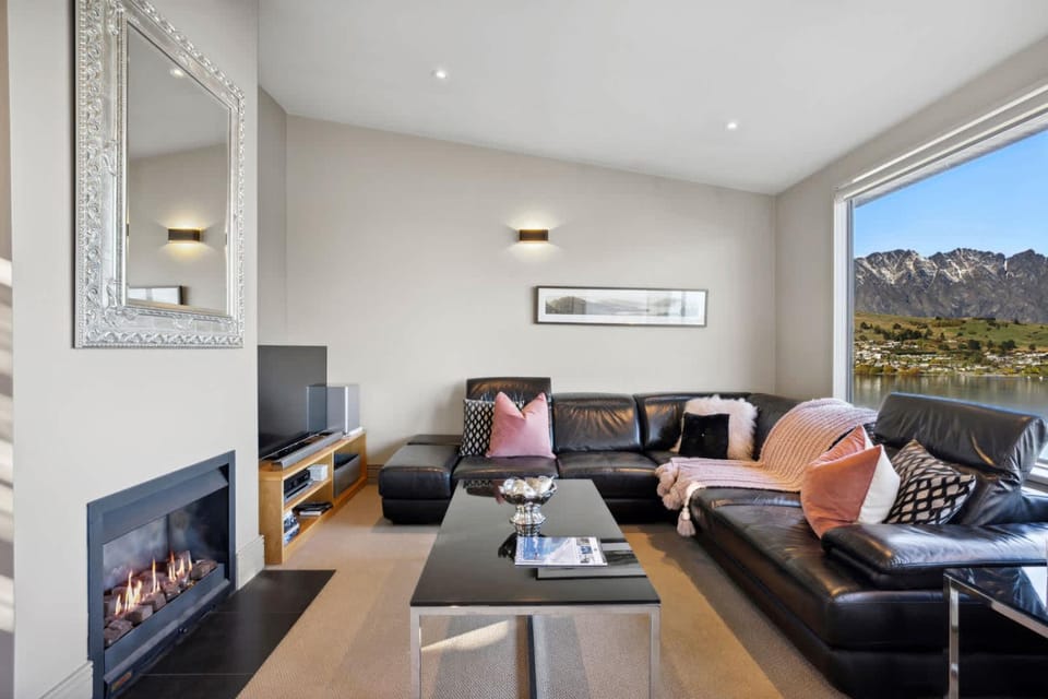 Lakeview Earnslaw Escape Apartment in Queenstown