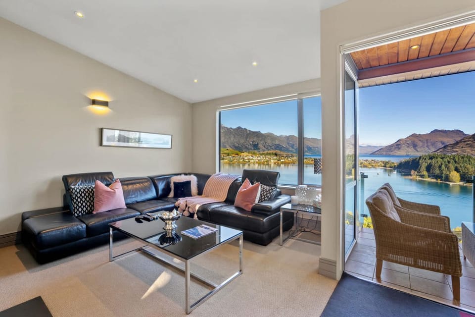 Lakeview Earnslaw Escape Apartment in Queenstown