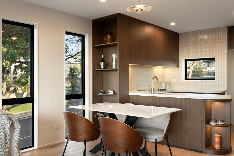 Kitchen or kitchenette, Dining area