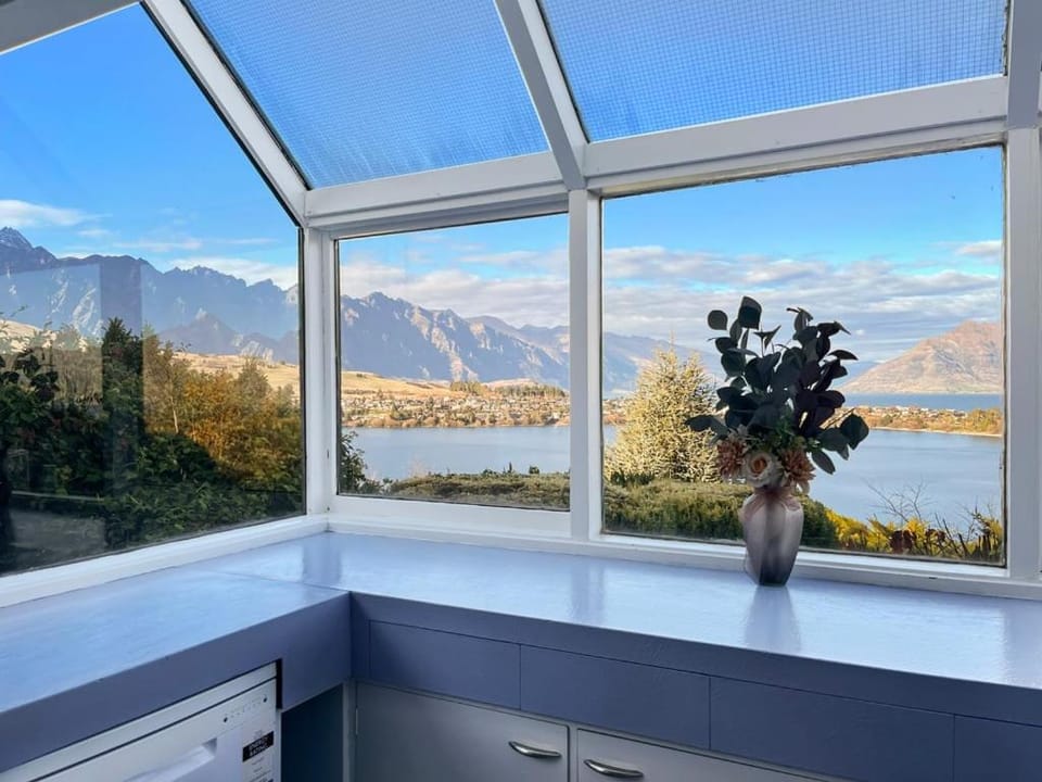 View (from property/room), Lake view, Landmark view, Mountain view, kitchen