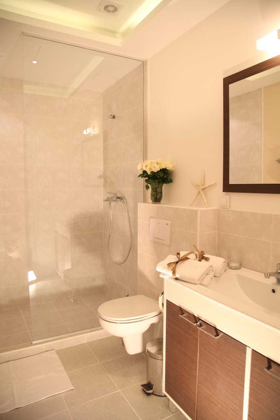 Shower, Bathroom, Decorative detail