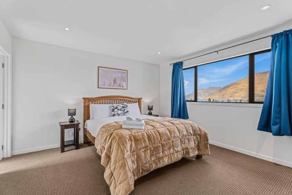 Bed, Natural landscape, Bedroom, Mountain view, towels
