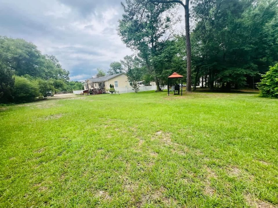 Tree Farm Stay Fire Pit & Grill WOW-King Suite House in South Carolina
