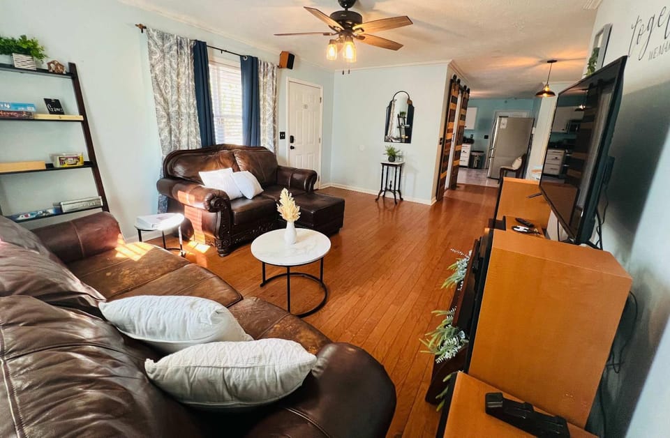 Tree Farm Stay Fire Pit & Grill WOW-King Suite House in South Carolina