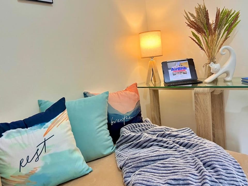 Bed, Living room, Seating area