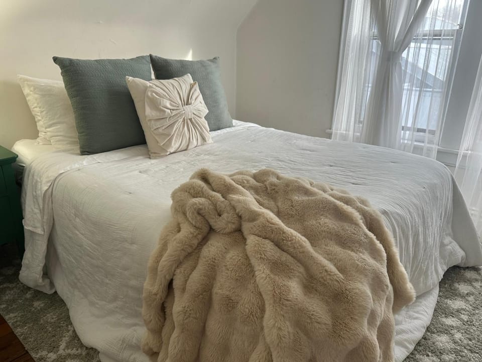 Westport Plaza Stay 2BR Cozy Escape House in Kansas City