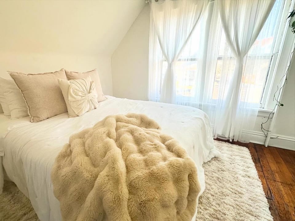 Westport Plaza Stay 2BR Cozy Escape House in Kansas City