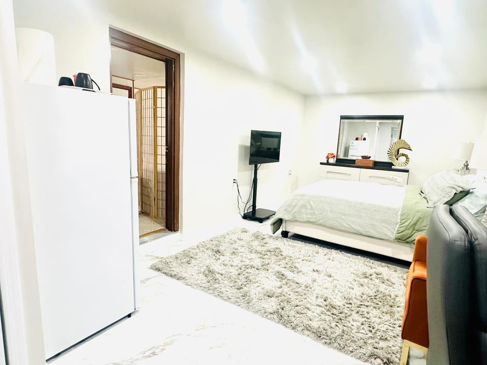 Belmont Luxe Escape Vacation rental in Elmont