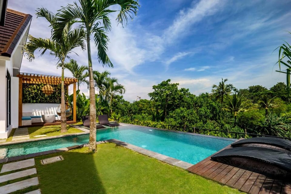 Villa Ce La Vie - 4BR Villa in Tumbakbayuh Villa in North Kuta