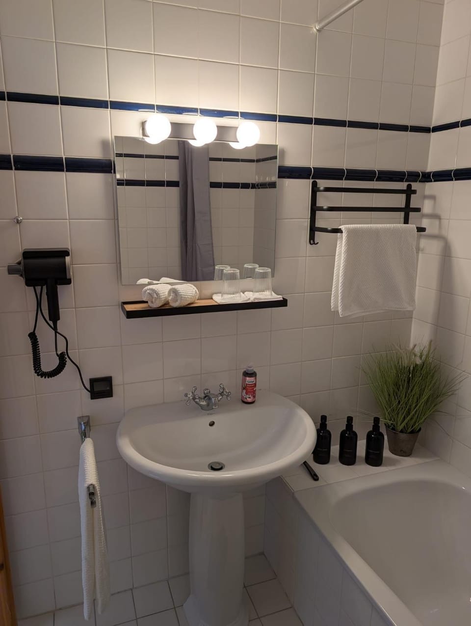 Bathroom, Bath, towels