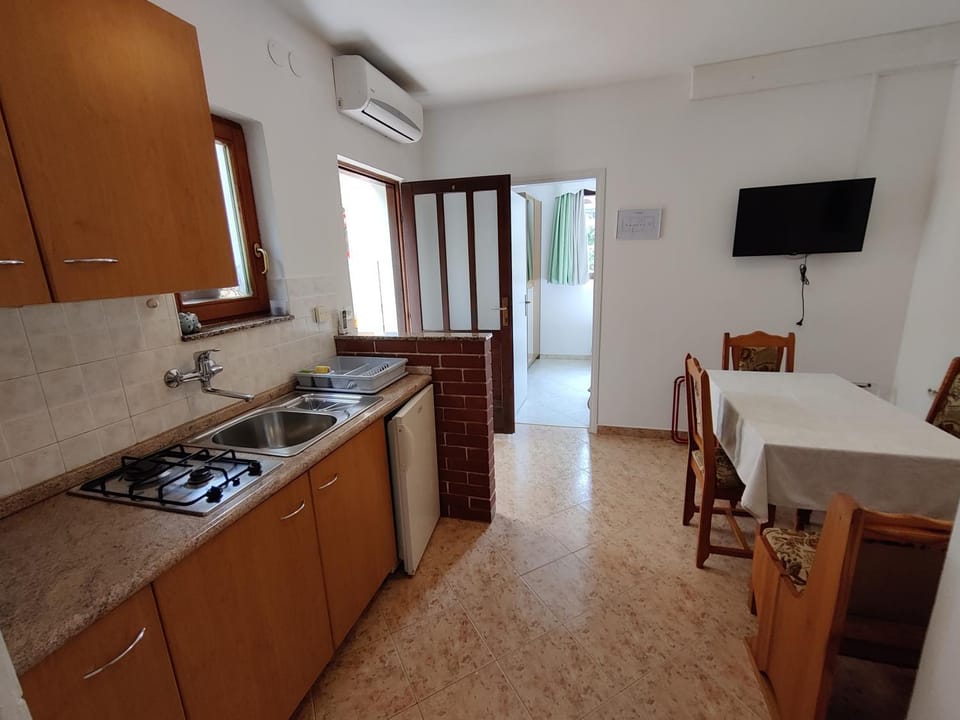 Kitchen or kitchenette, Dinner