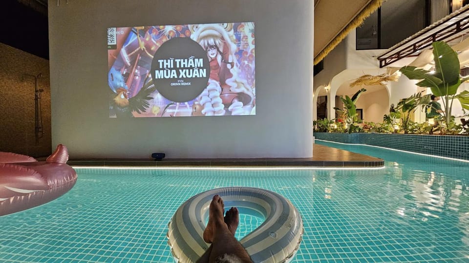 Communal lounge/ TV room, Evening entertainment, Pool view, Swimming pool, Swimming pool