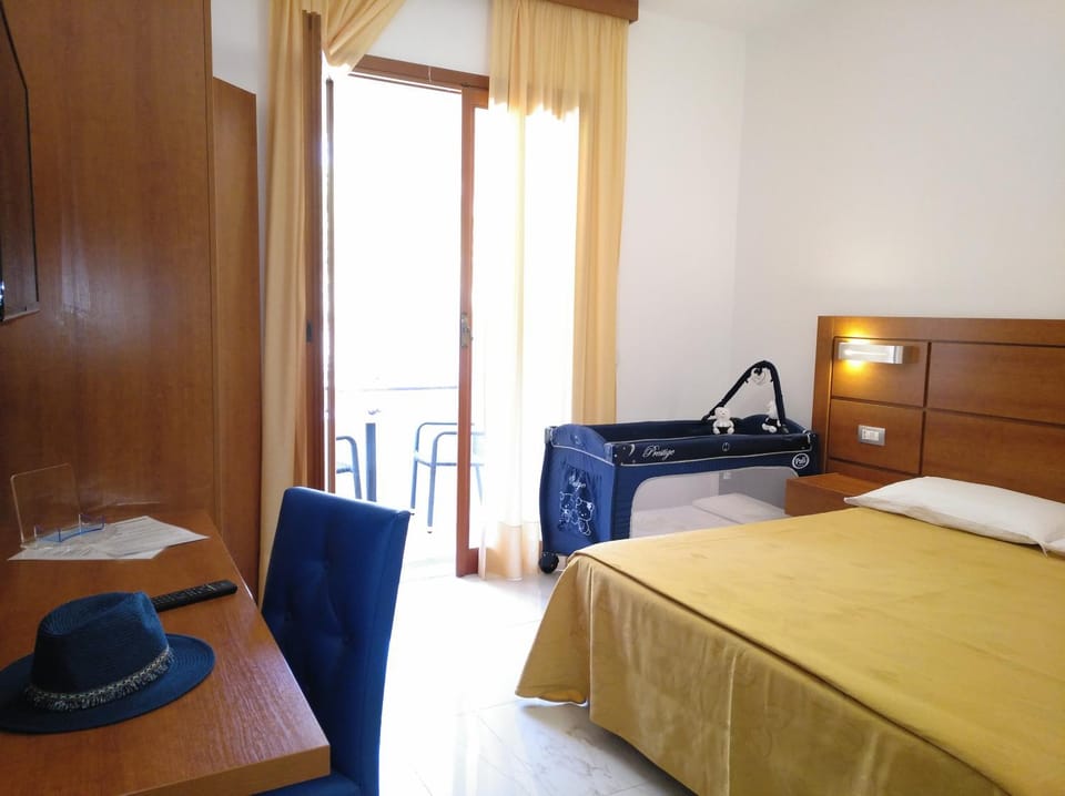 Bed, View (from property/room), cot