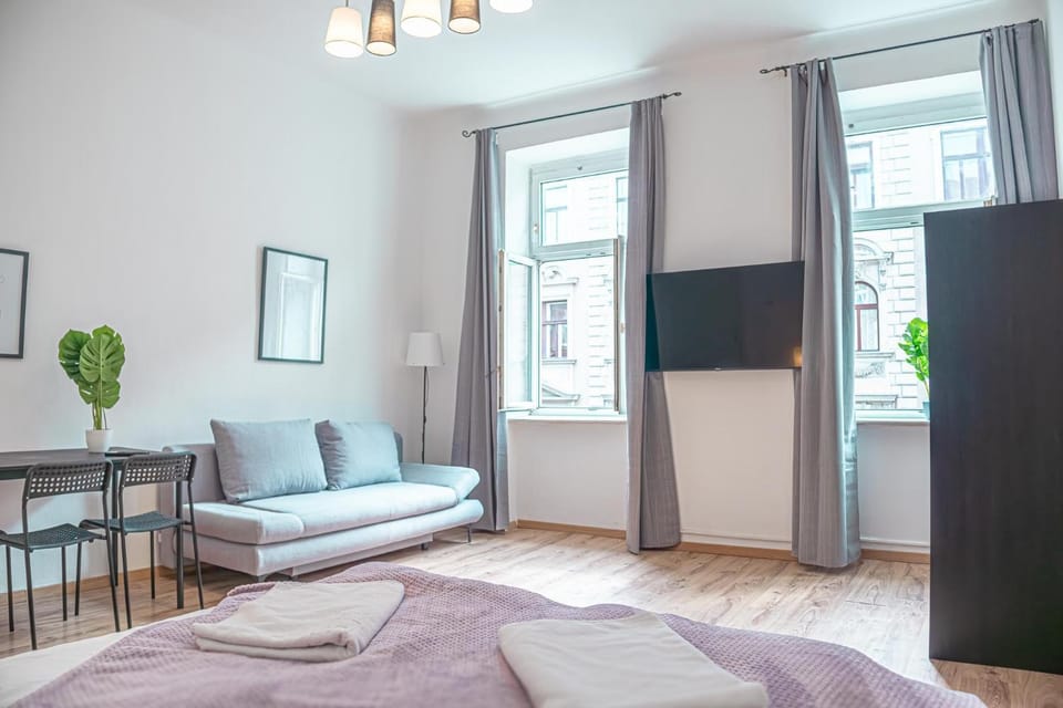 Bed, TV and multimedia, Seating area, Bedroom, wardrobe