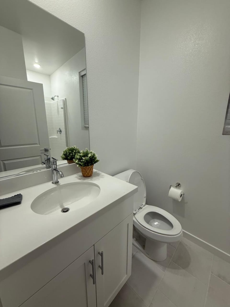 三楼两房两卫近市中心交通便利步行可达商圈适合家庭 Vacation rental in Eastvale