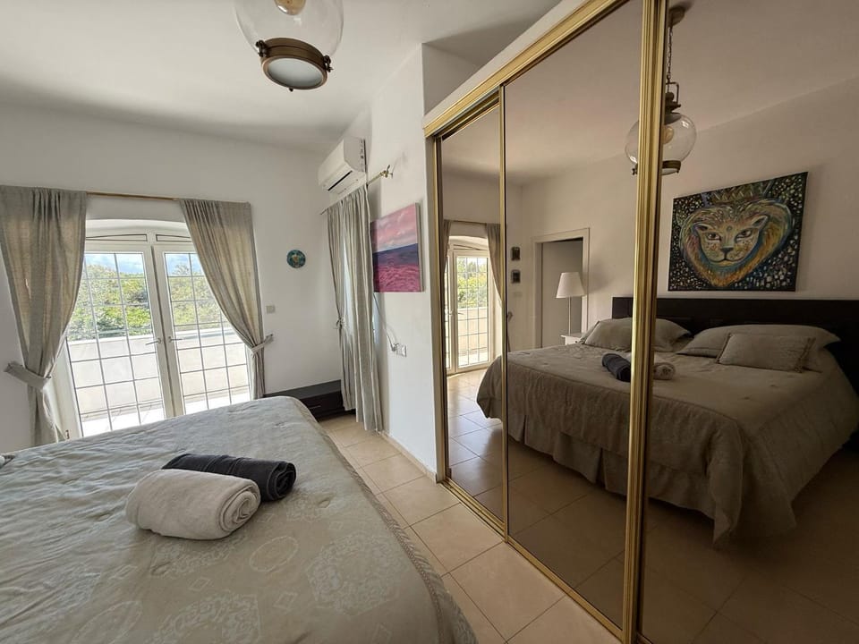 Sleeps 12 Family Villa By The Sea W Jacuzzi & Pool Villa in Haifa District