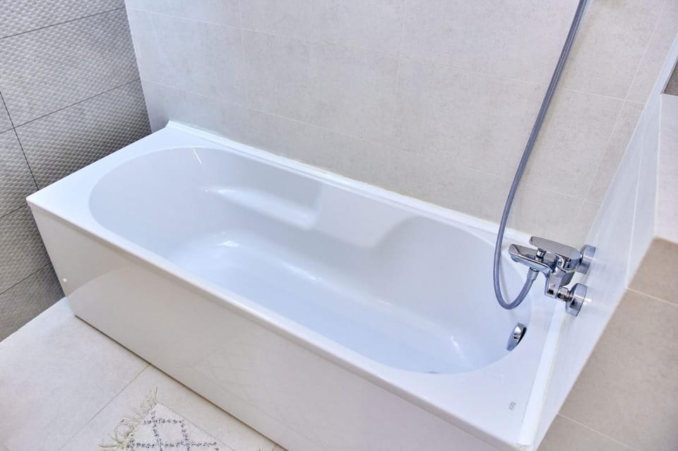 Bathroom, Bath