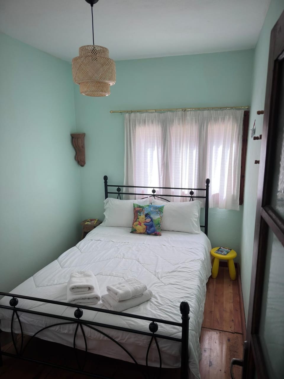 Bed, Photo of the whole room, towels