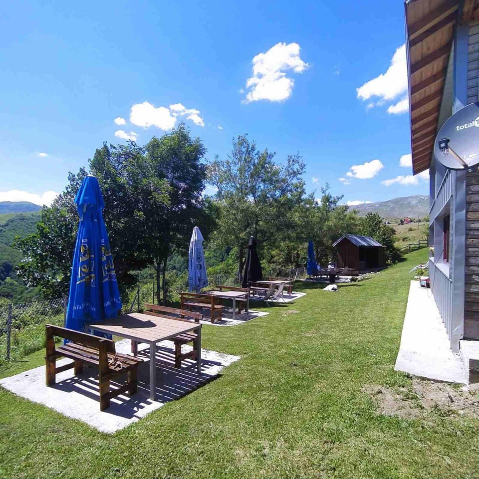 Property building, Restaurant/places to eat, Breakfast