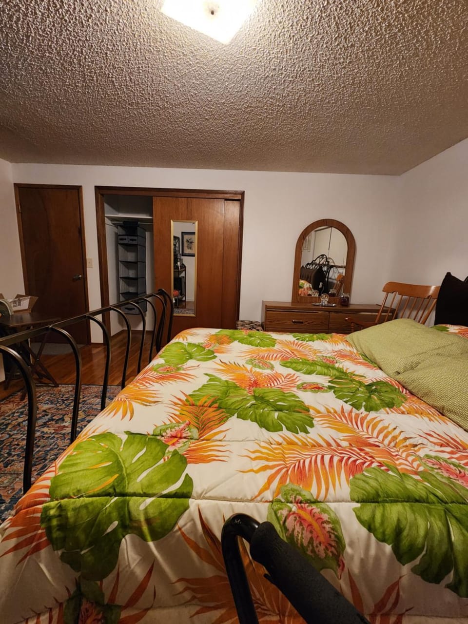 Comfy, Cozy BnB Kent WA "Private Bathroom" Bed and Breakfast in Kent