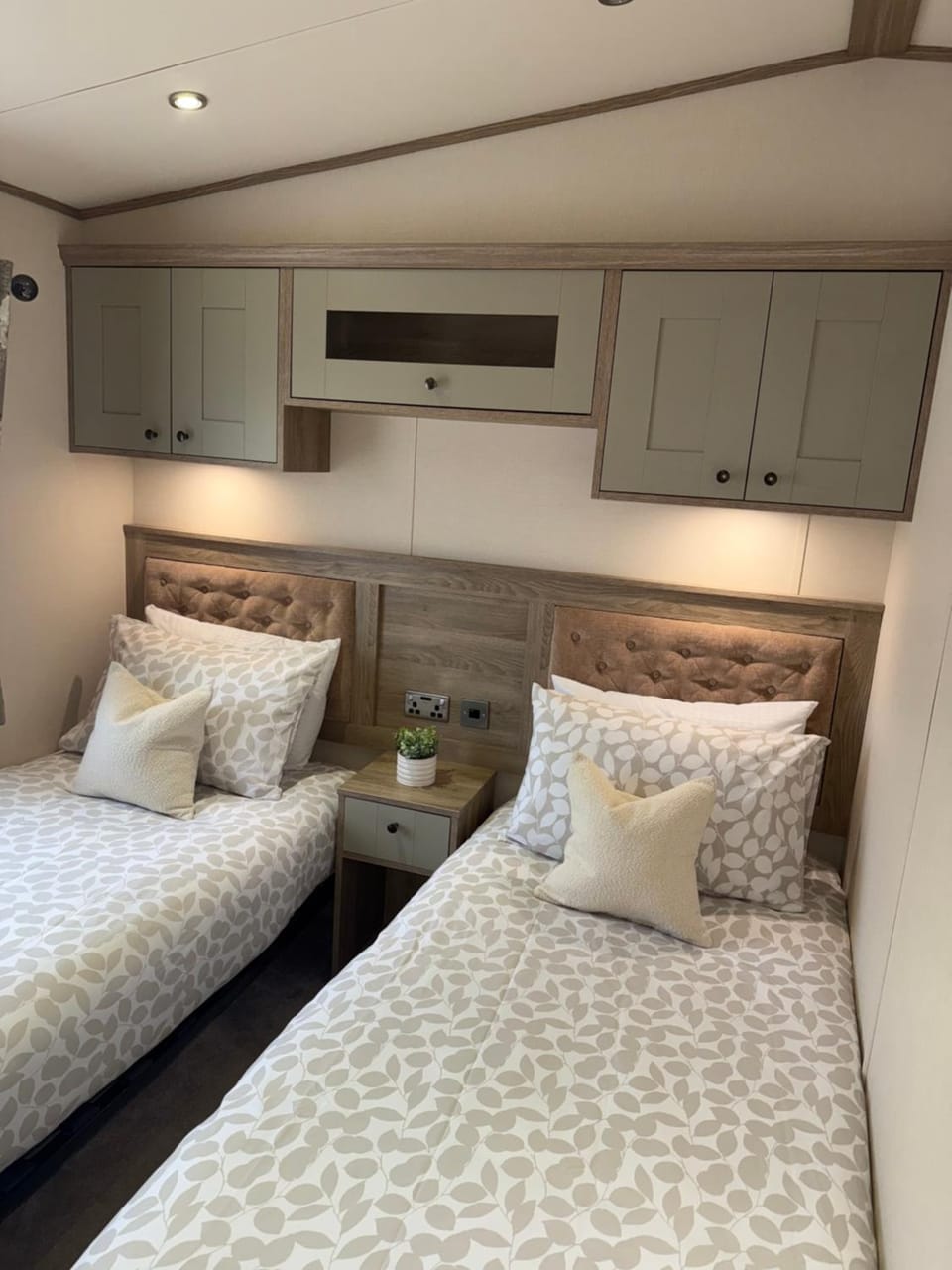 Tattershall Lakes Jet Ski Lakeside Luxury Lodge Campground/ 
RV Resort in Tattershall