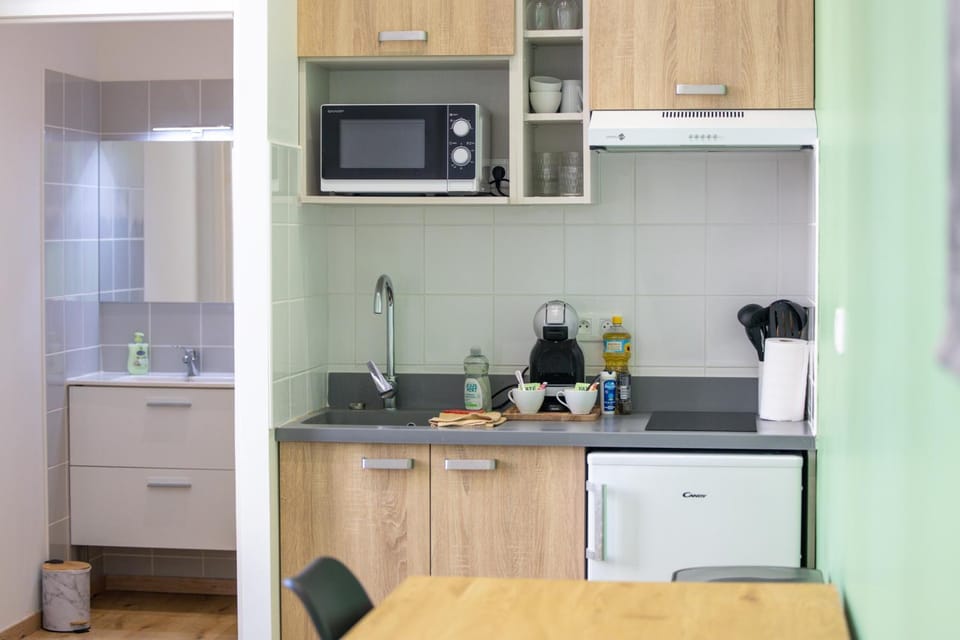 Coffee/tea facilities, microwave, toaster, kitchen