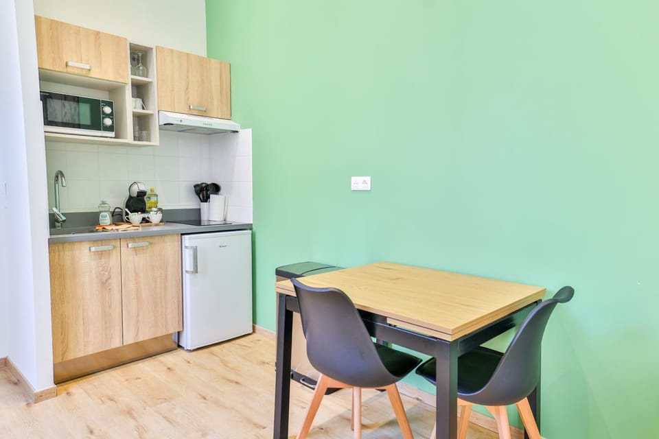 Coffee/tea facilities, microwave, kitchen