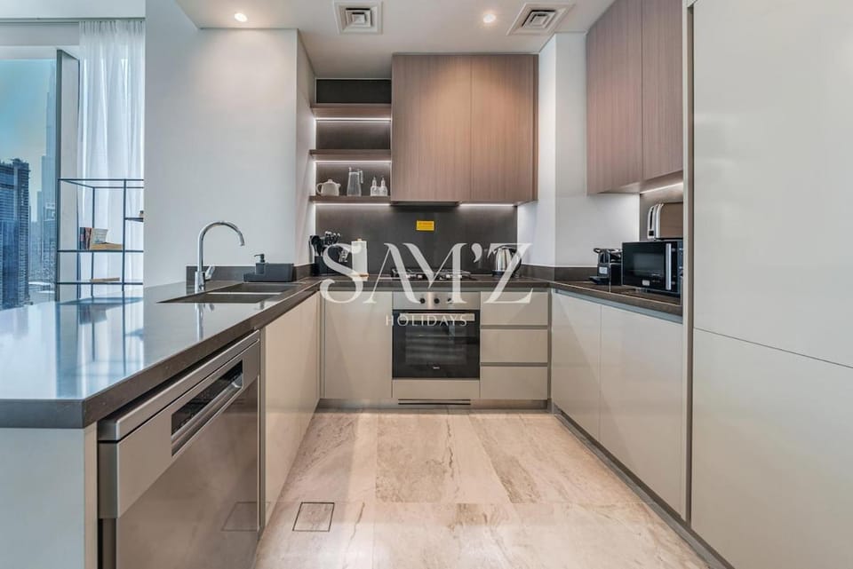 Sleek 1BR Gem - Unit 1709 - Peninsula Five Apartment in Dubai