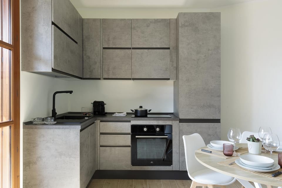 Coffee/tea facilities, Kitchen or kitchenette, Dining area, dishwasher, minibar, oven, stove, toaster
