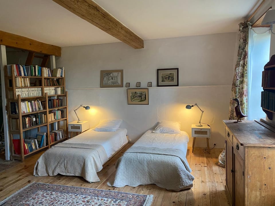 Library, Photo of the whole room, Bedroom