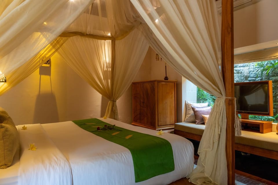 Bed, TV and multimedia, Bedroom