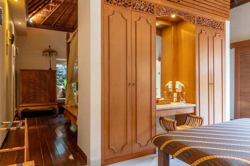 Bathroom, Spa and wellness centre/facilities, wardrobe