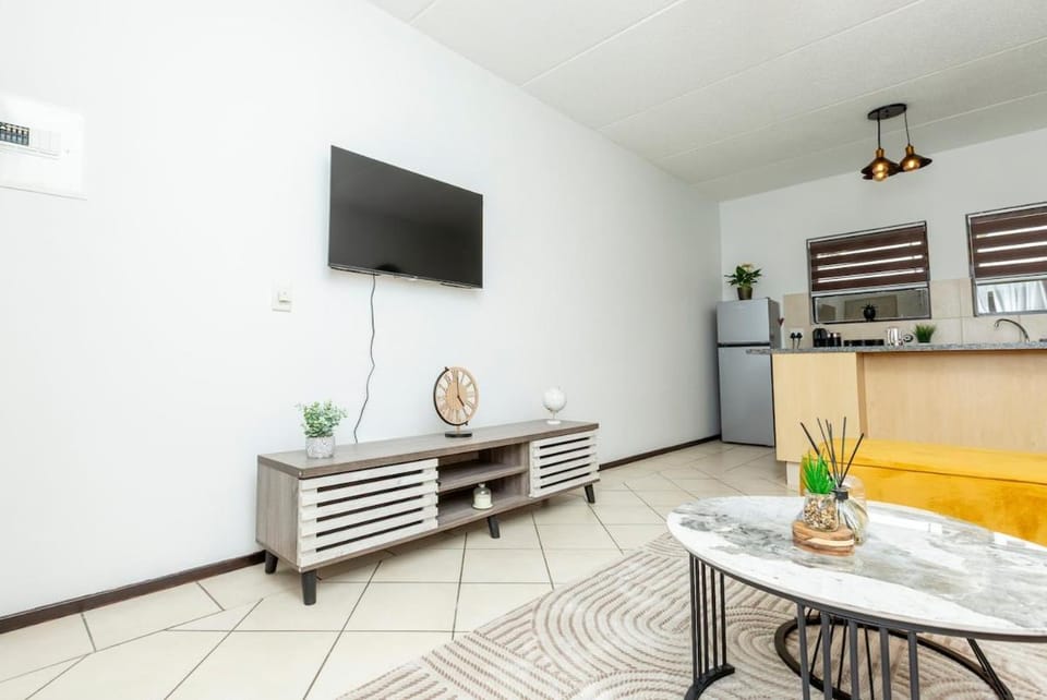 Sandton Luxury Apartment, 82 Via Arrezio Apartment in Sandton