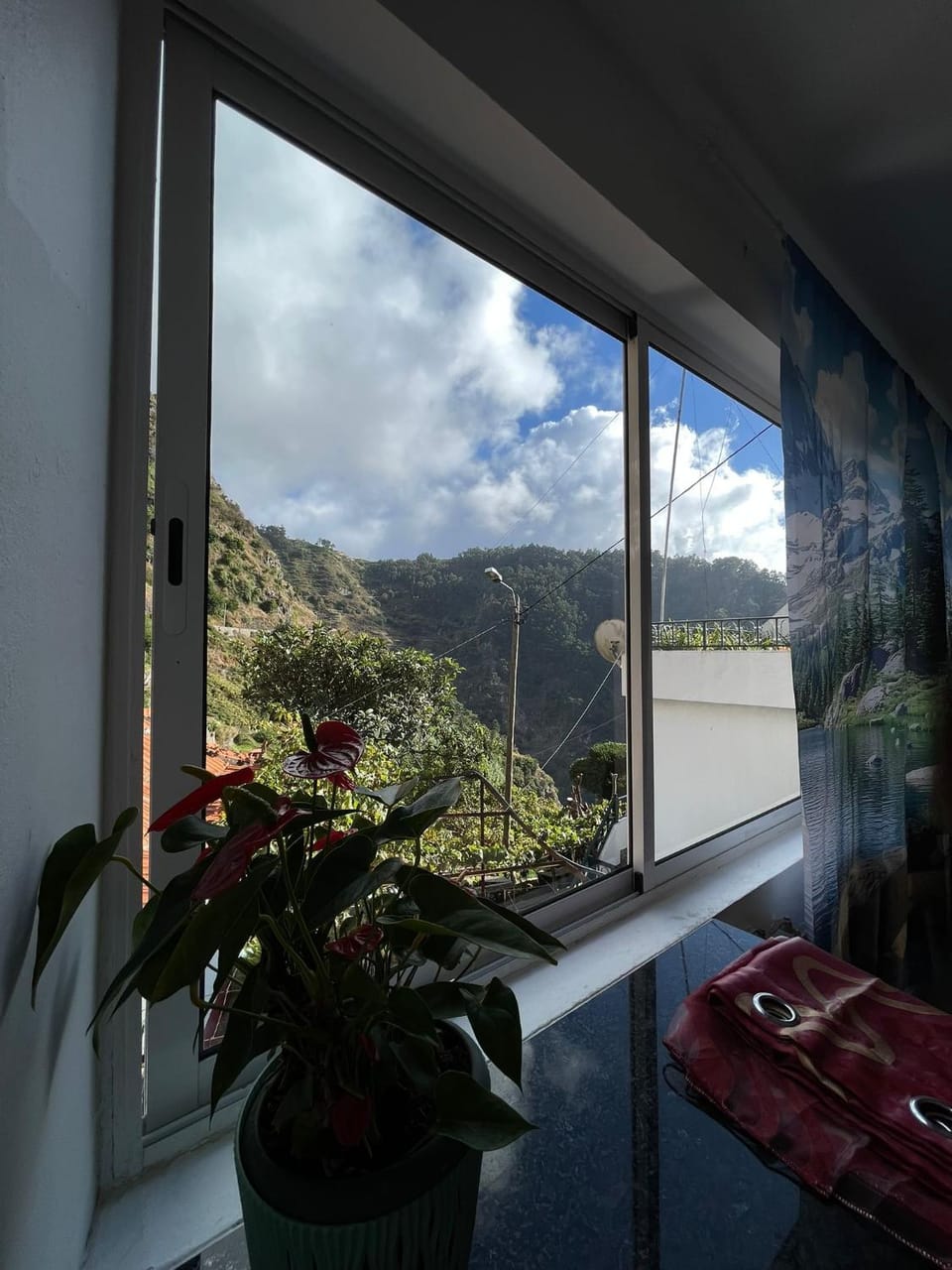 Living room, Mountain view
