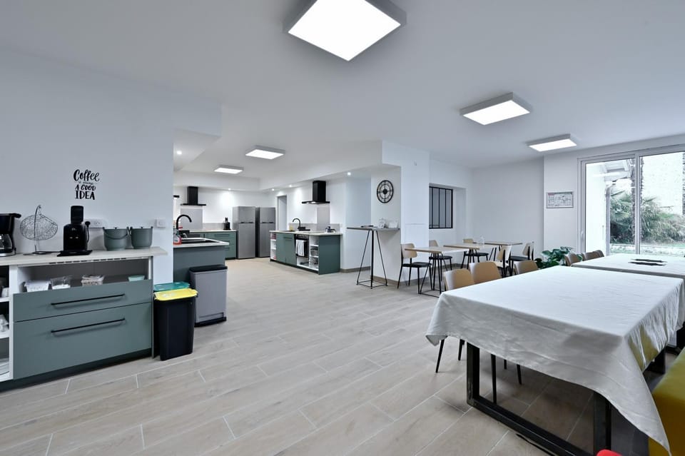 Property building, Kitchen or kitchenette, Living room