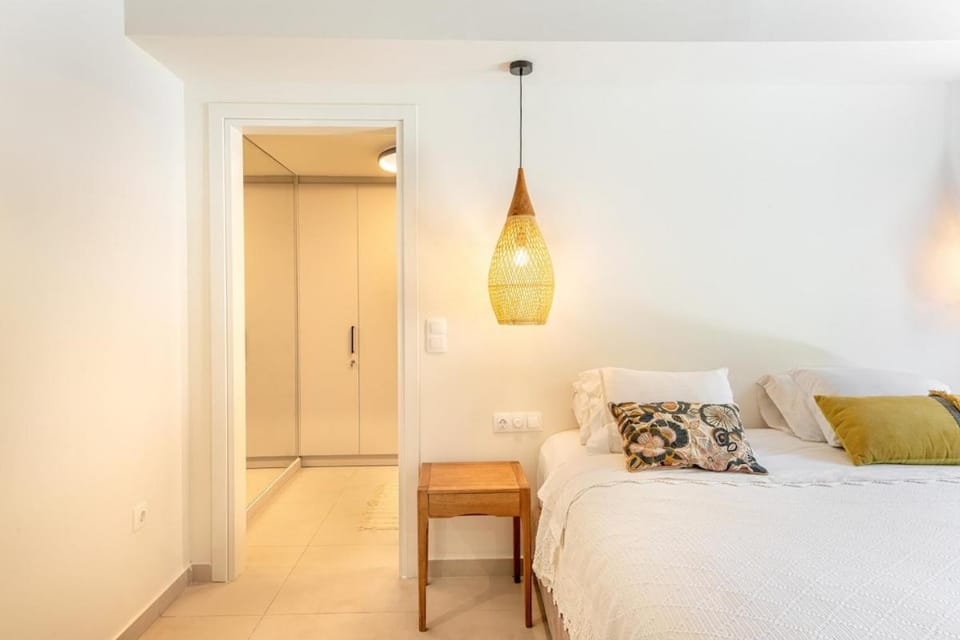 Bed, Photo of the whole room, Bedroom, wardrobe